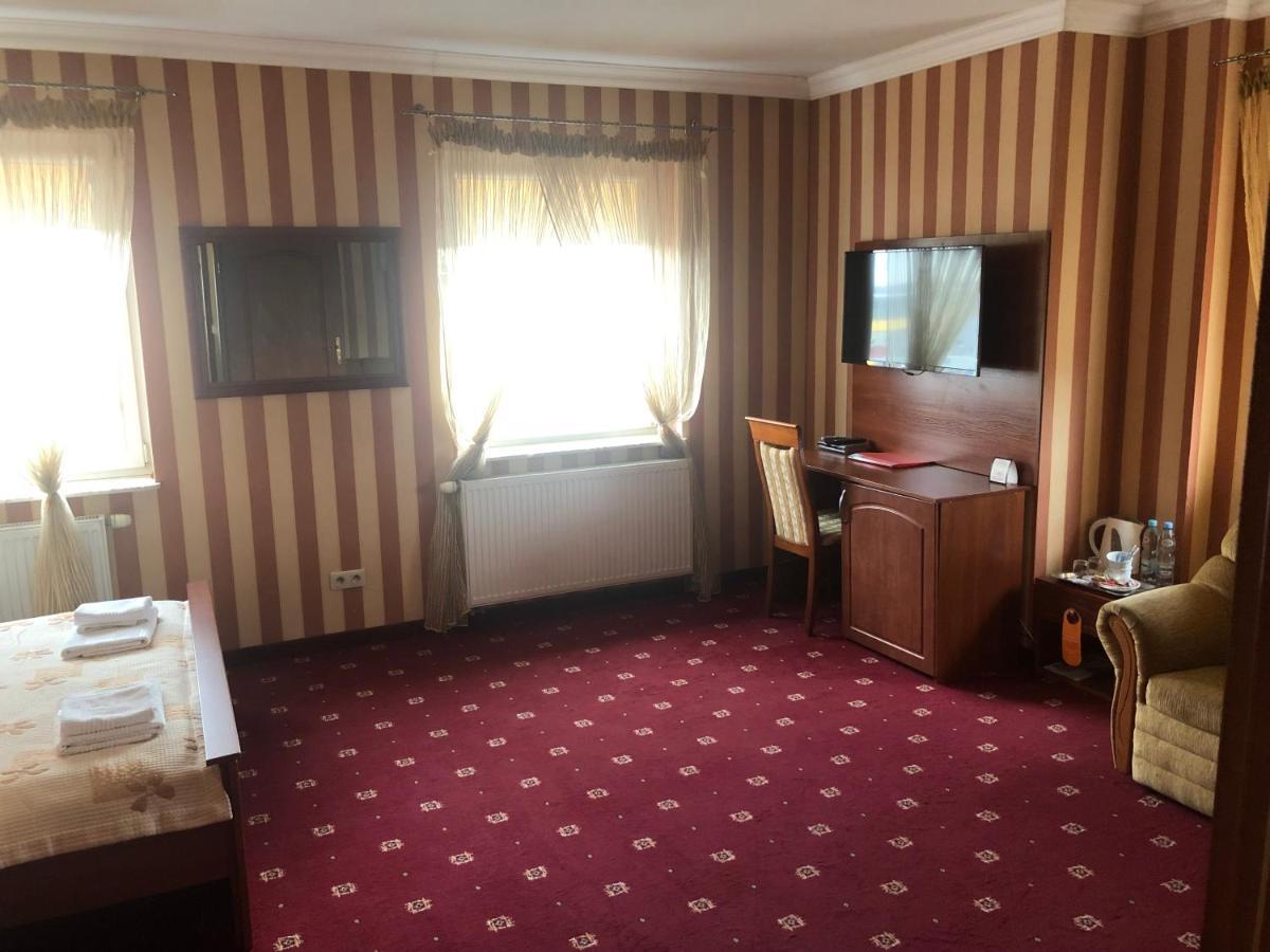 Hotel Arkadia Konskie Exterior foto